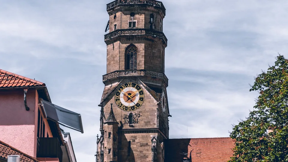 Stiftskirche und historische Bebauung in Stuttgart